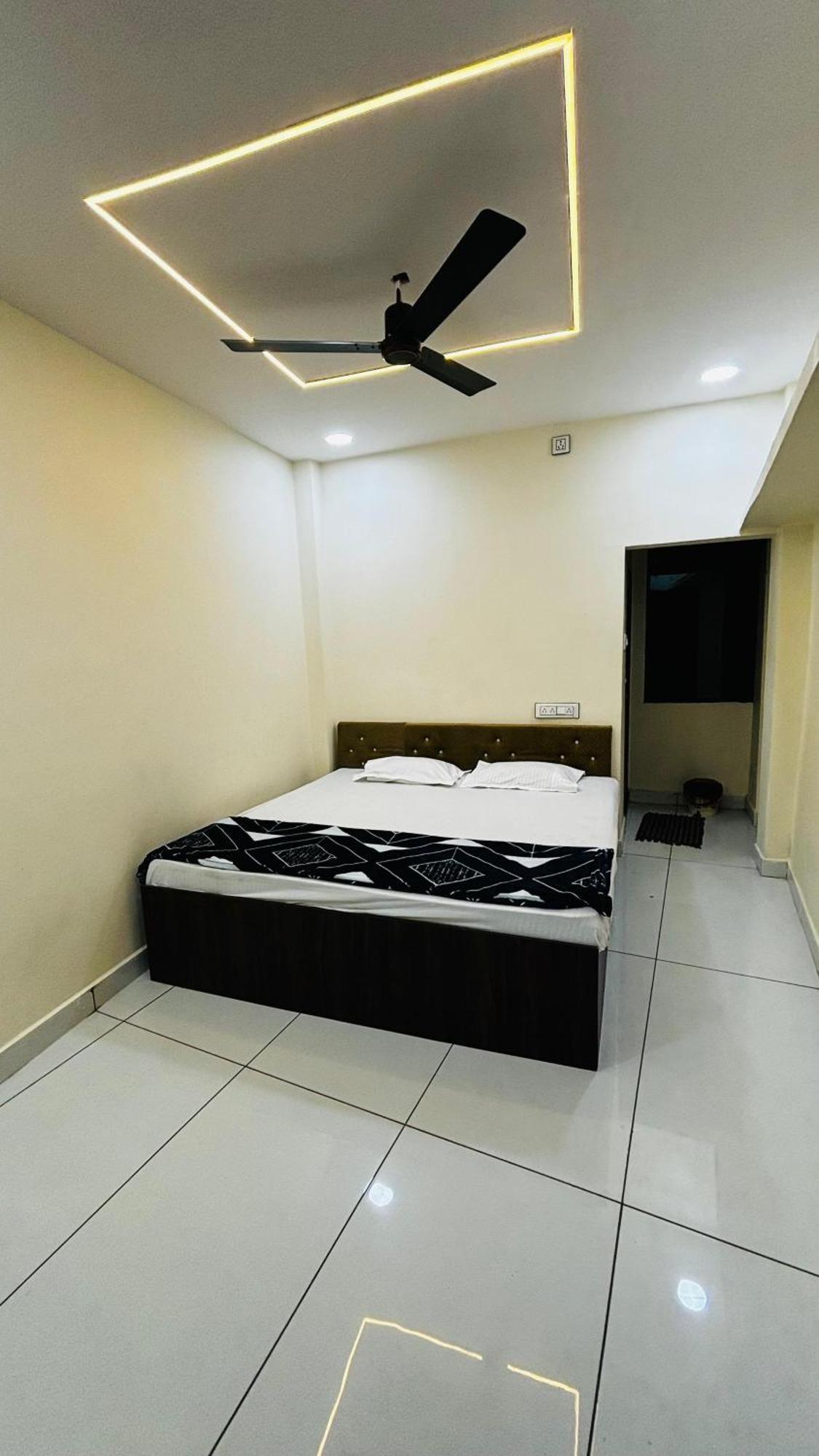 Hotel Shreenidhi Comfort Stay Ujaim Exterior foto