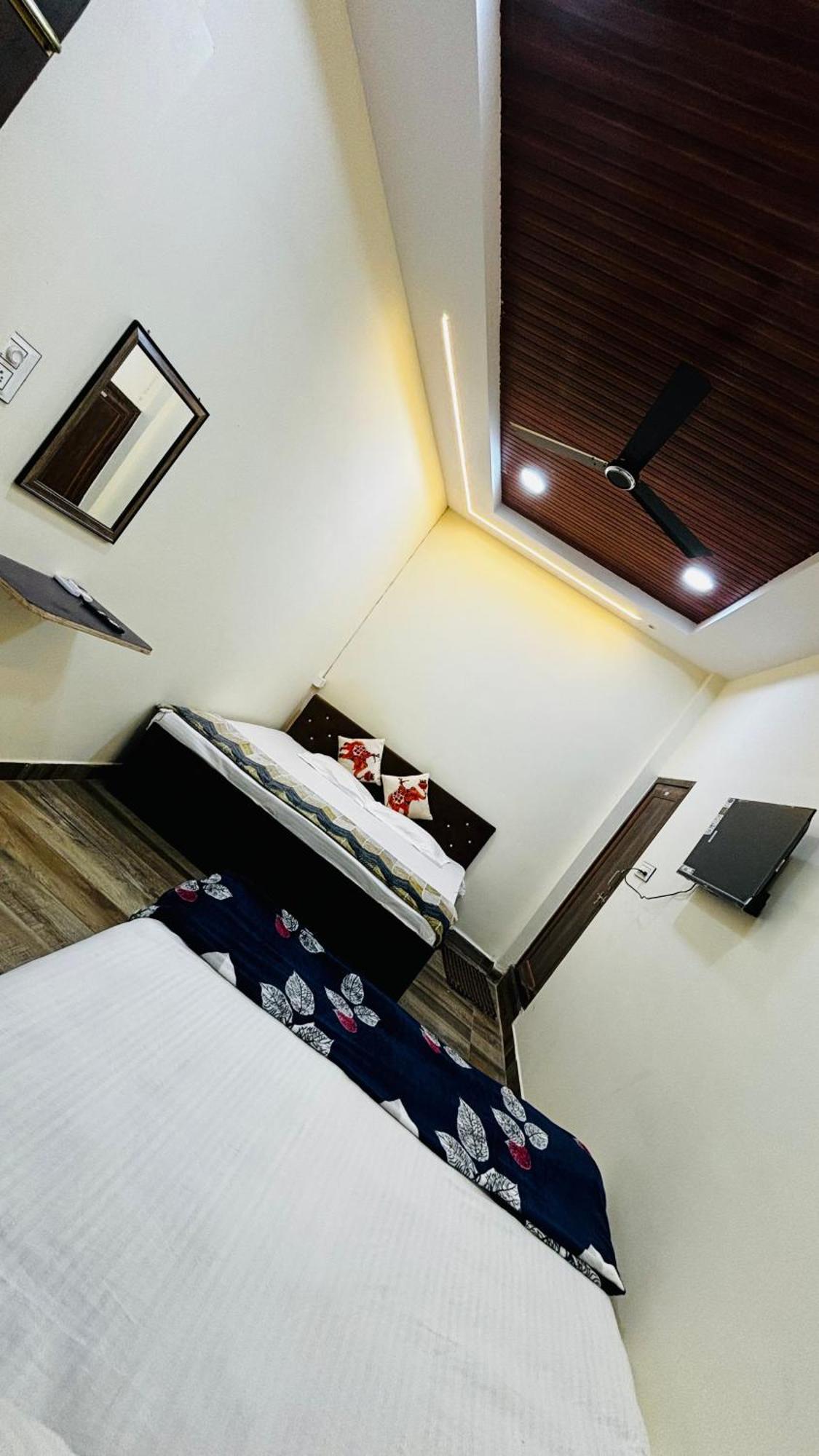 Hotel Shreenidhi Comfort Stay Ujaim Exterior foto
